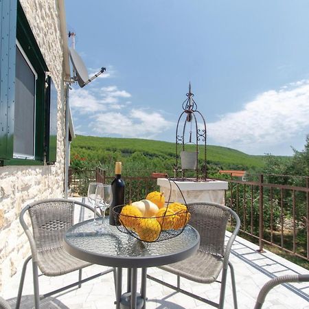 Awesome Home In Smokvica With Kitchen Buitenkant foto