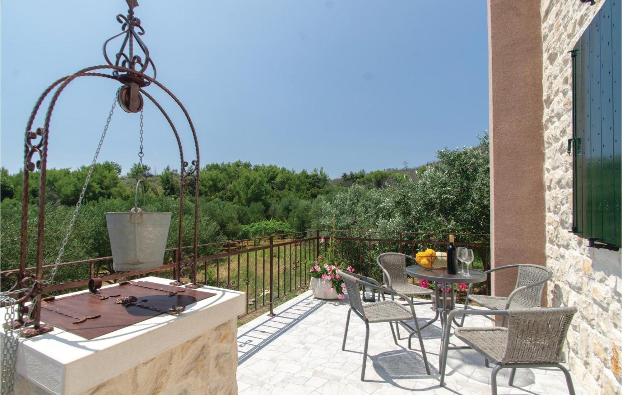 Awesome Home In Smokvica With Kitchen Buitenkant foto